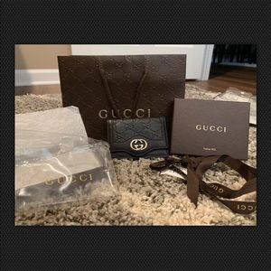 Gucci signature wallet- never used!